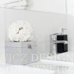 Dom w&nbsp;Markach łazienka. Projekt wnętrza Miśkiewicz Design